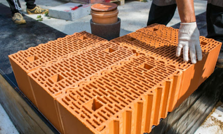 Из чего построить дом? Кирпич