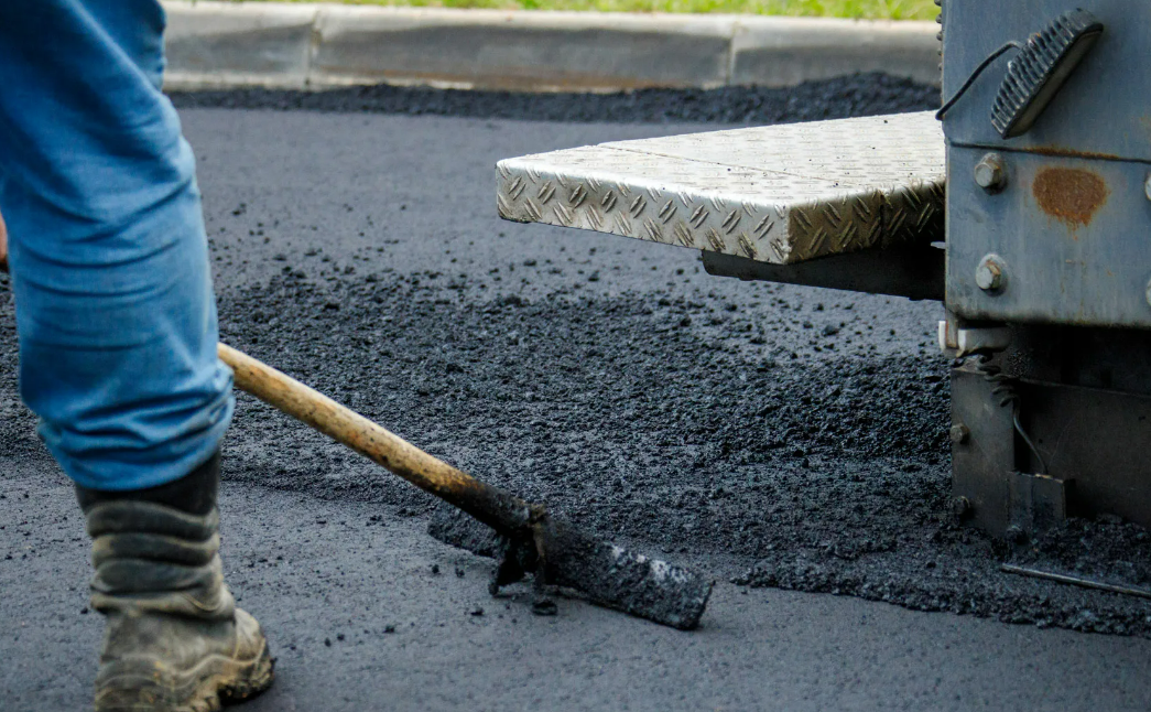 На рынке асфальтирования