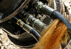 Что вызывает утечку гидравлической жидкости?