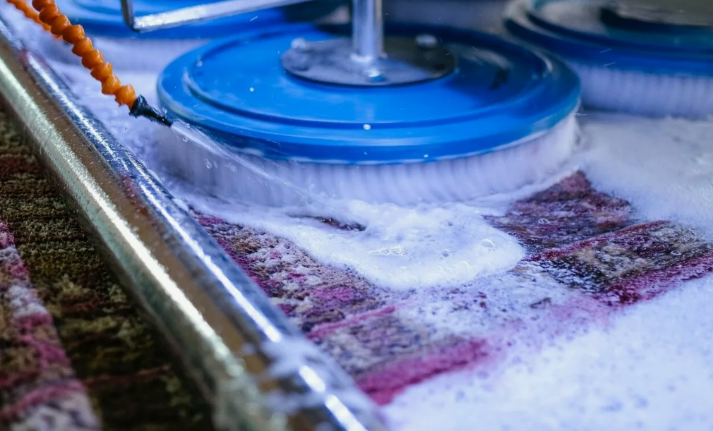 Как продлить жизнь ковру: привычки, которые сохраняют чистоту и свежесть на годы